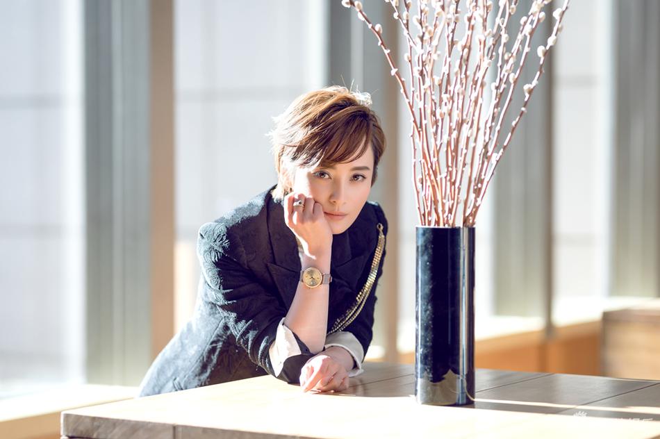 又帅又美!蒋勤勤短发亮相清新干练气场足[7P]