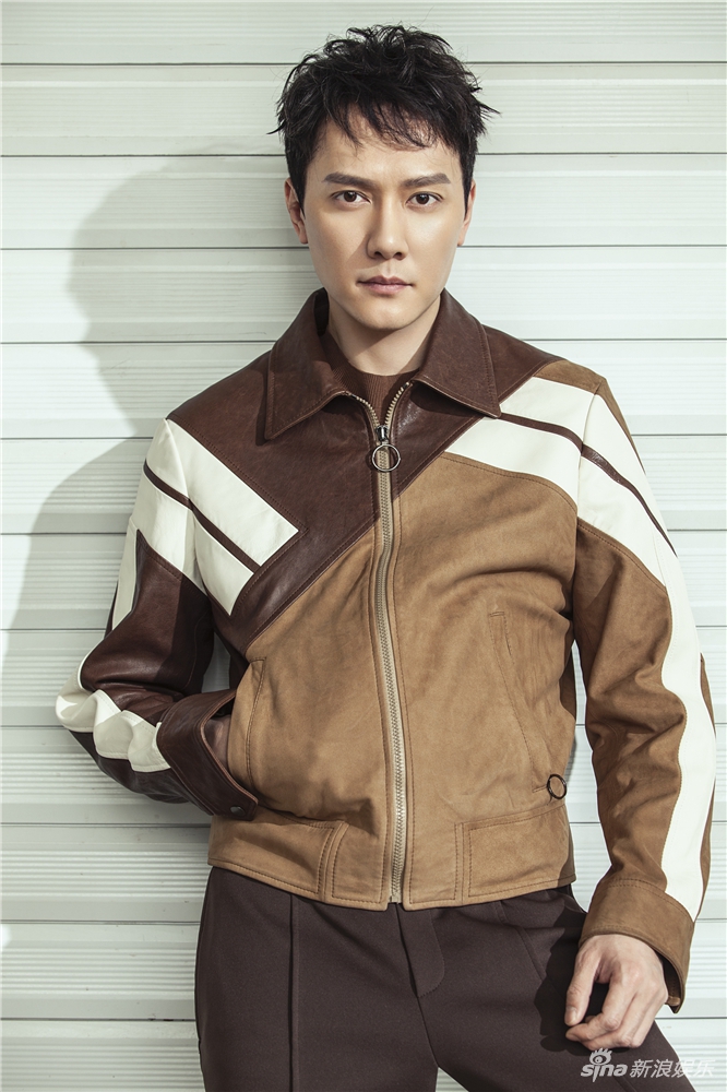 冯绍峰登杂志封面 随性帅气展感性一面
