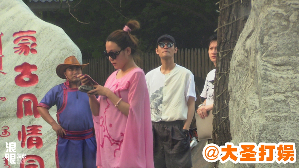 王凯和"曲连杰"郭晓然聚餐 状态大好心情靓