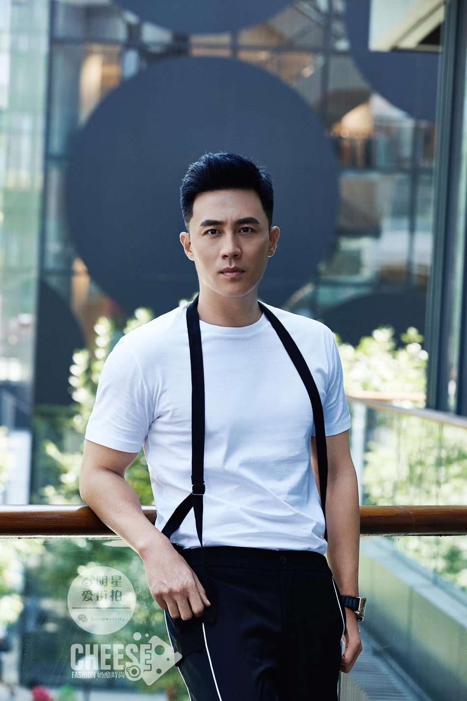 组图:杜淳最新时尚街拍曝光 尽展成熟内敛绅士品格