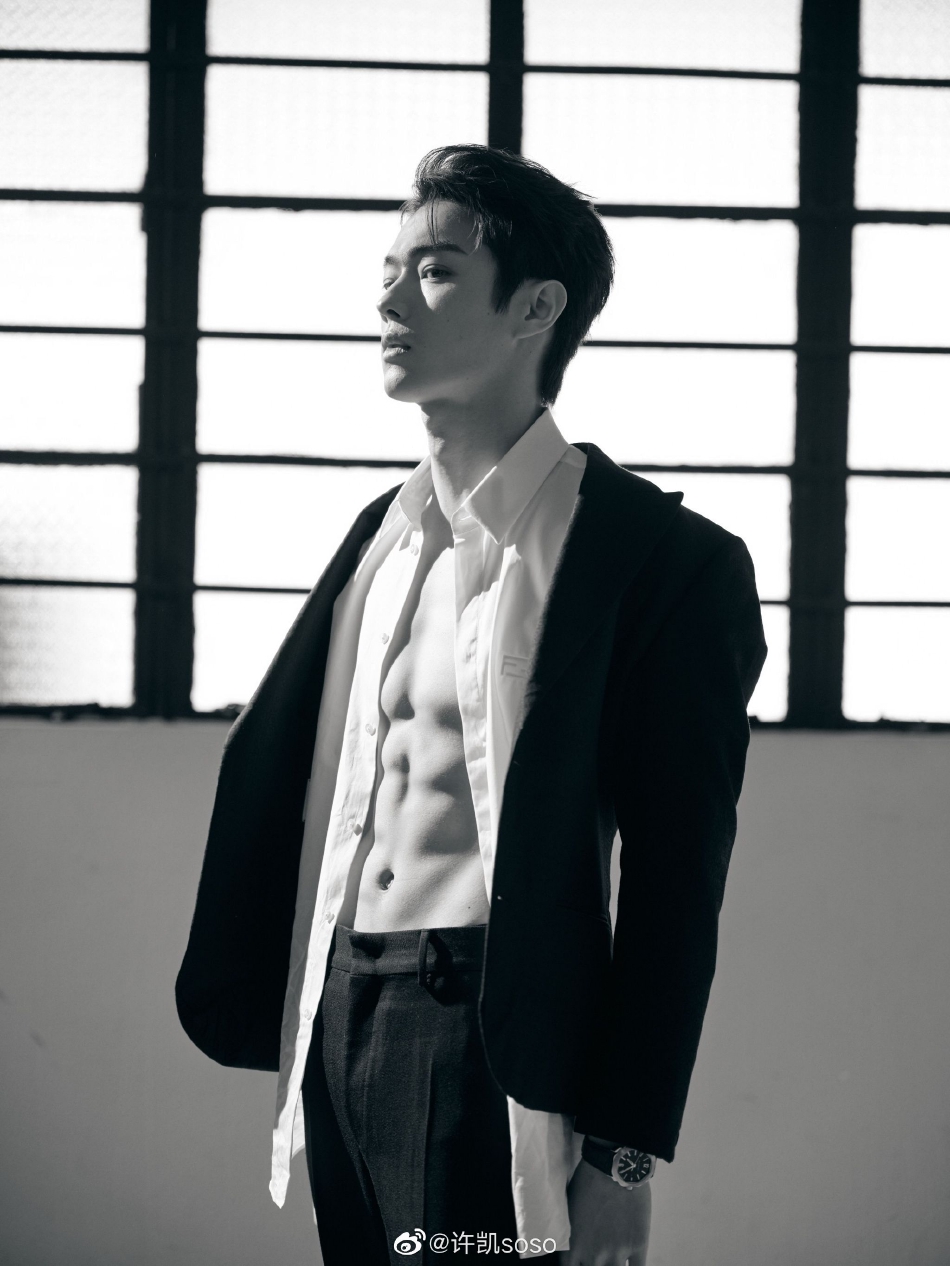 微博之夜2022易烊千玺 54f1-5f412d3f18519171043a94b5e6734fe1.jpg