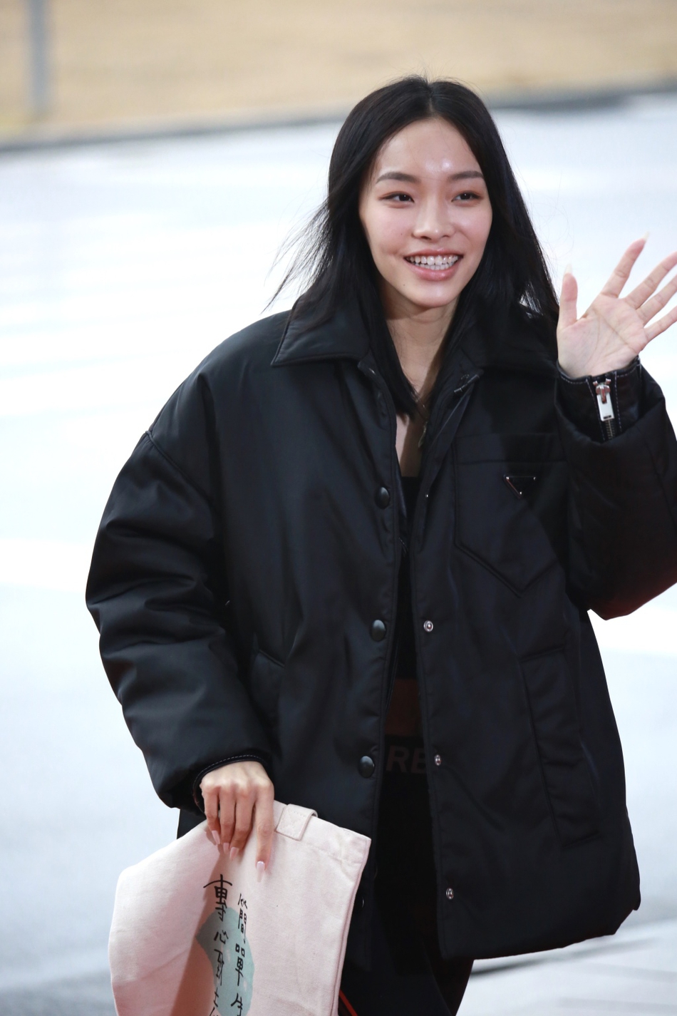 组图《歌手》未官宣神秘女艺人现身 刘柏辛秀蛮腰s