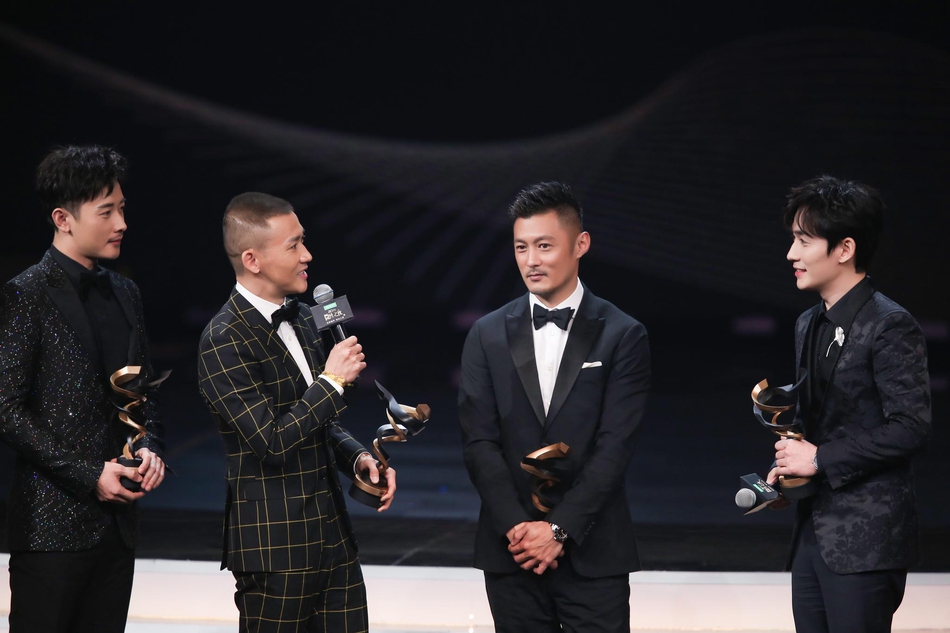 组图：李冰冰李宇春张艺谋等获微博之夜荣誉 周星驰送惊喜大礼