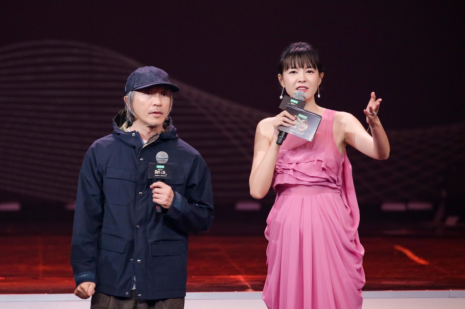 组图：李冰冰李宇春张艺谋等获微博之夜荣誉 周星驰送惊喜大礼