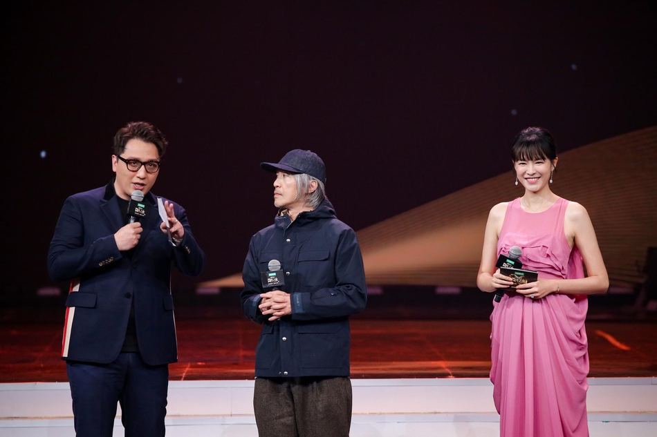 组图：李冰冰李宇春张艺谋等获微博之夜荣誉 周星驰送惊喜大礼