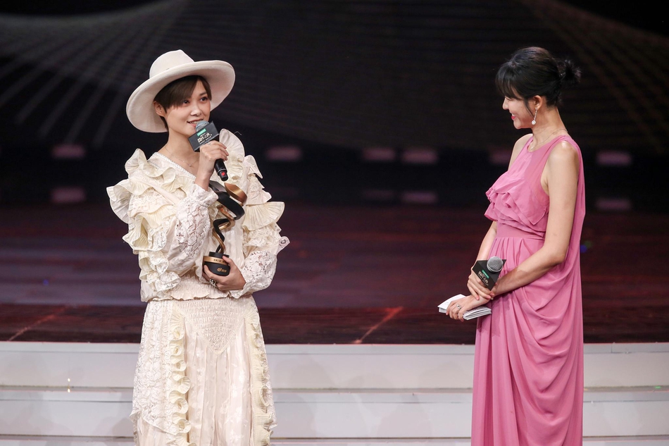 组图：李冰冰李宇春张艺谋等获微博之夜荣誉 周星驰送惊喜大礼