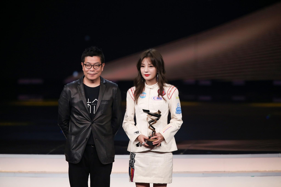 组图：李冰冰李宇春张艺谋等获微博之夜荣誉 周星驰送惊喜大礼