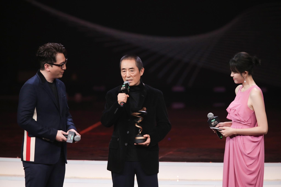 组图：李冰冰李宇春张艺谋等获微博之夜荣誉 周星驰送惊喜大礼