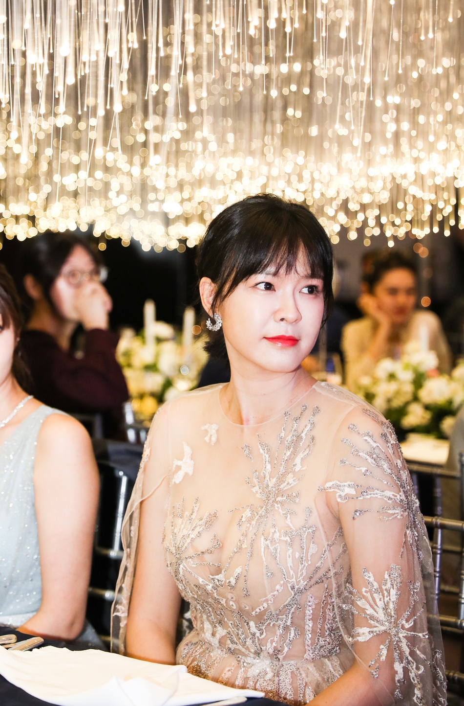 组图：辣妈李艾麦迪娜同台现身晚礼服比美 容光焕发保养得当