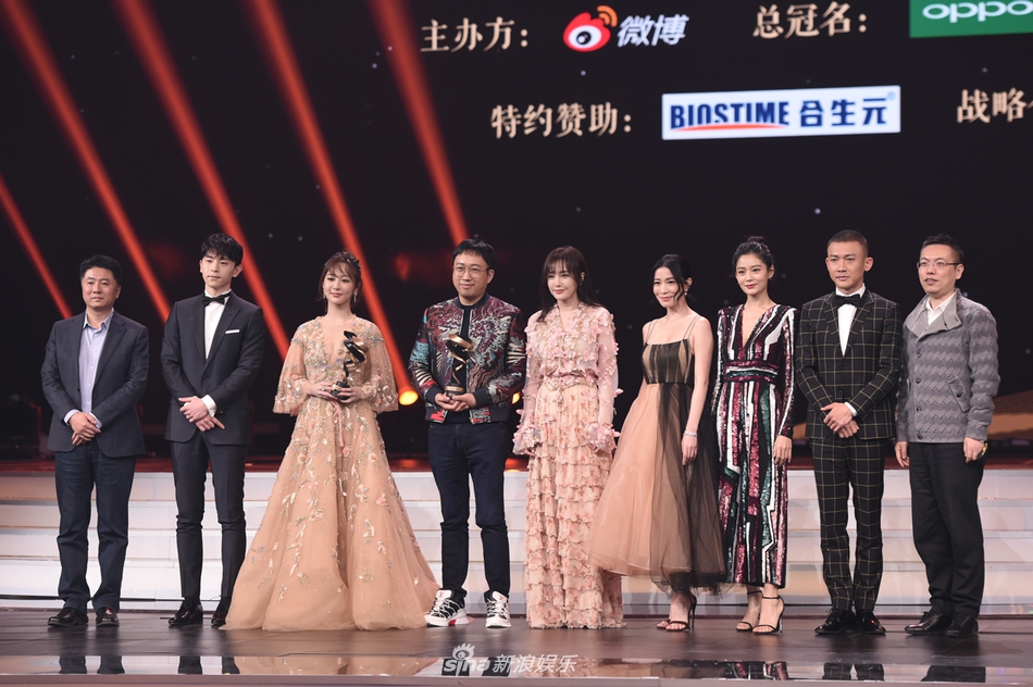 组图：李冰冰李宇春张艺谋等获微博之夜荣誉 周星驰送惊喜大礼
