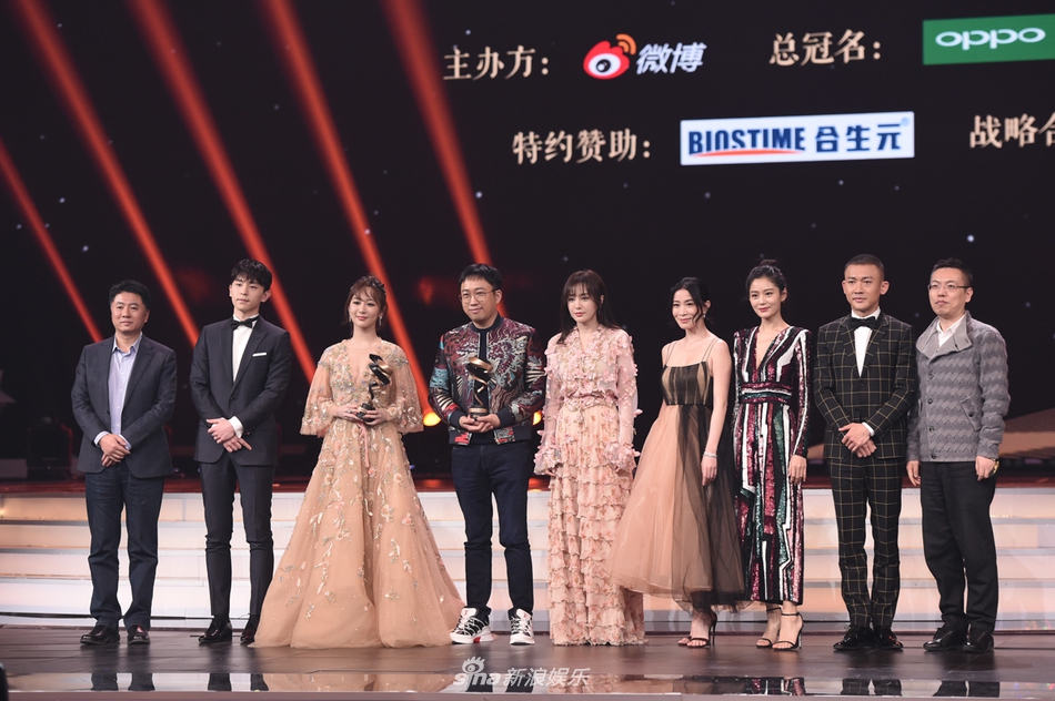 组图：李冰冰李宇春张艺谋等获微博之夜荣誉 周星驰送惊喜大礼