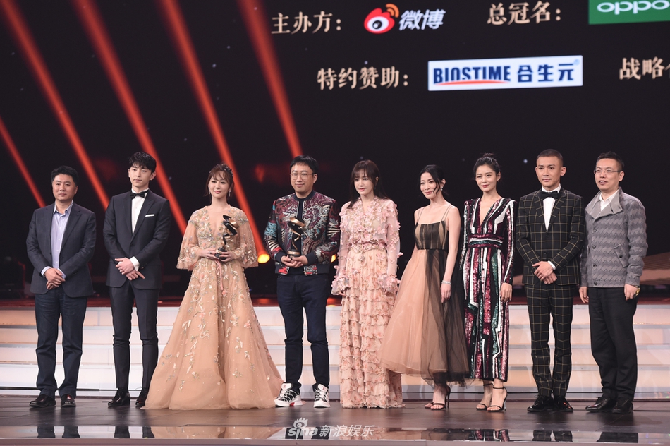 组图：李冰冰李宇春张艺谋等获微博之夜荣誉 周星驰送惊喜大礼
