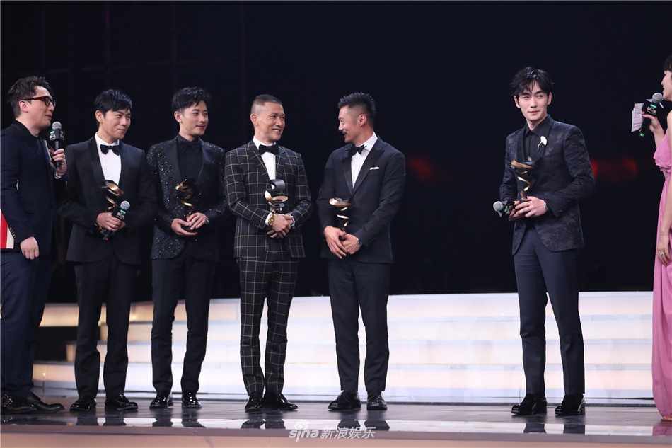 组图：李冰冰李宇春张艺谋等获微博之夜荣誉 周星驰送惊喜大礼