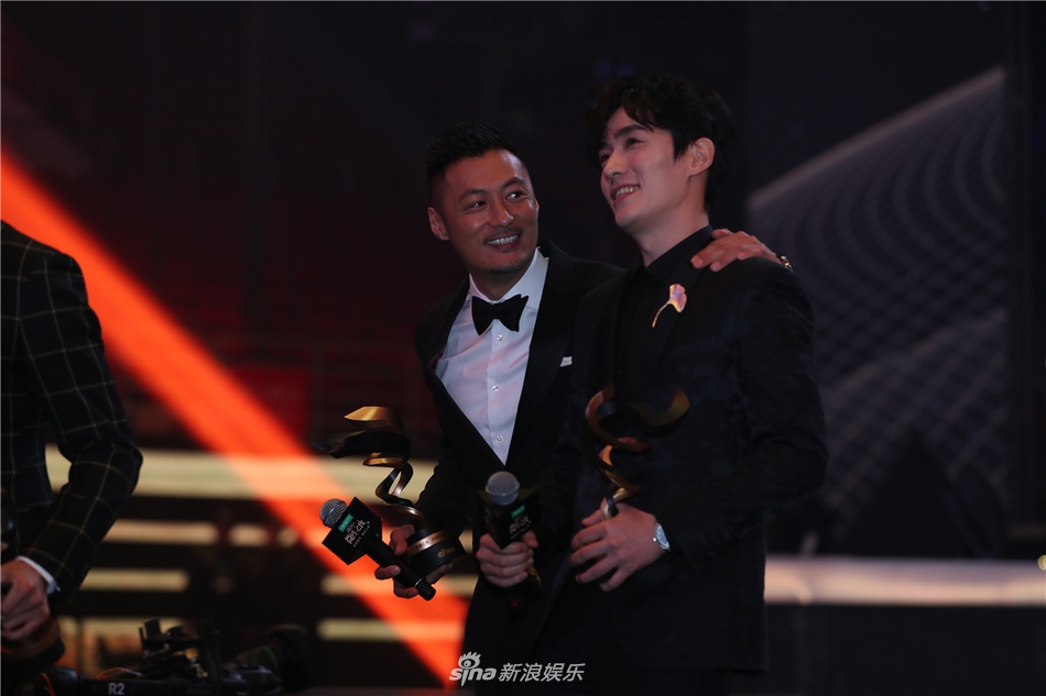 组图：李冰冰李宇春张艺谋等获微博之夜荣誉 周星驰送惊喜大礼