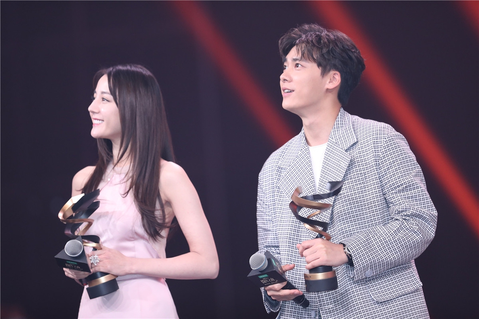 组图：李冰冰李宇春张艺谋等获微博之夜荣誉 周星驰送惊喜大礼