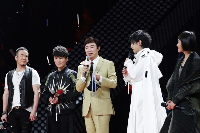 华晨宇风衣_华晨宇头像(2)