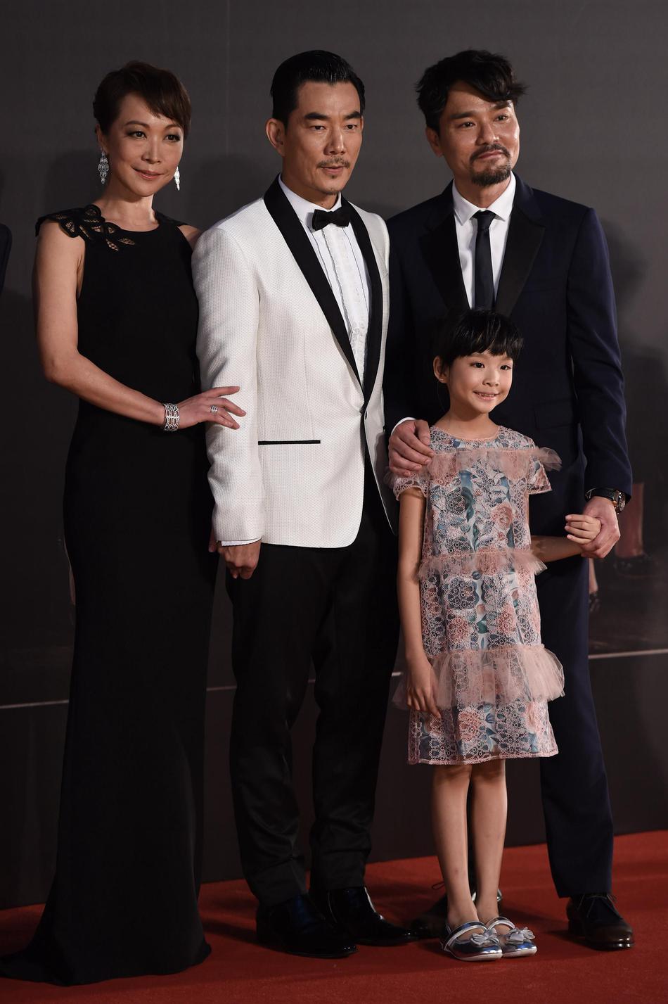 金像奖红毯星光闪耀 赵薇章子怡这是撞衫吗(组图)