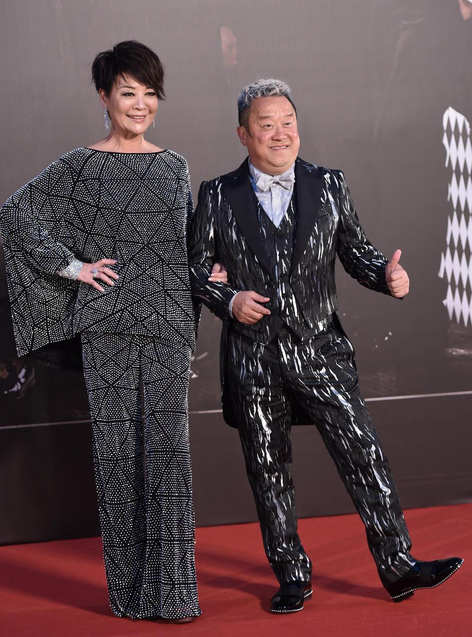 金像奖红毯星光闪耀 赵薇章子怡这是撞衫吗(组图)