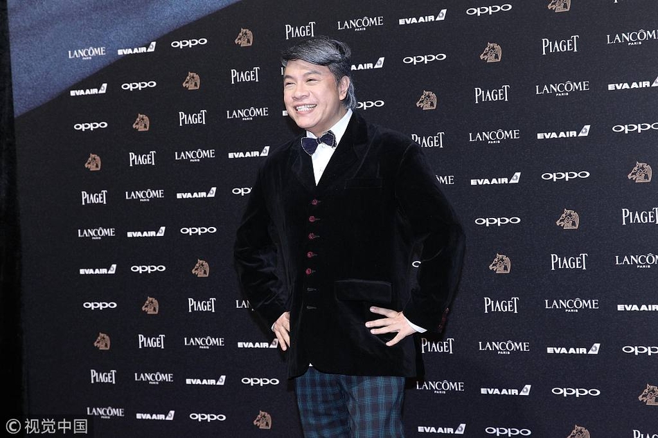 新浪娱乐讯 北京时间2017年11月25日晚，第54届台湾电影金马奖颁奖典礼在台北举行，新浪娱乐图文呈现。红毯星光闪耀，女星们争相斗性感。（图库/图）