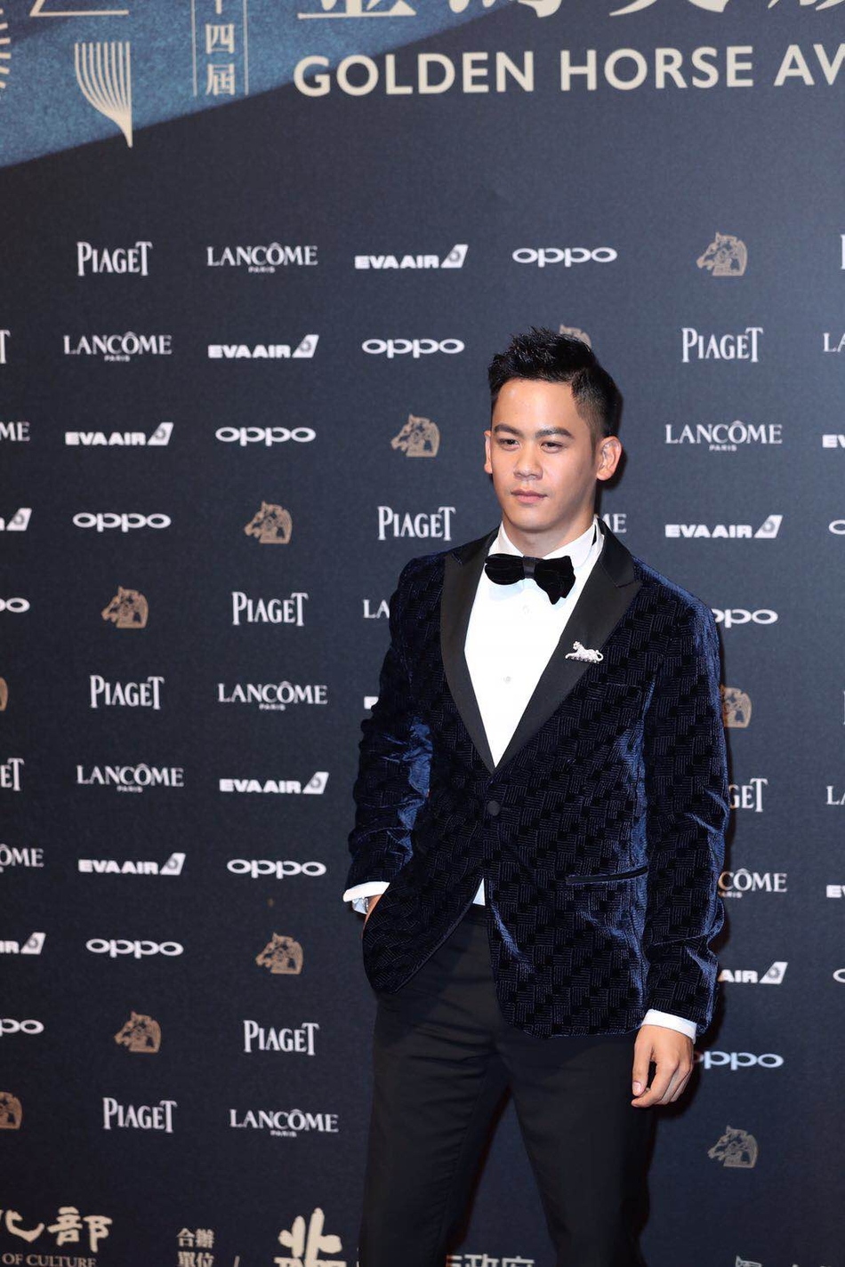 新浪娱乐讯 北京时间2017年11月25日晚，第54届台湾电影金马奖颁奖典礼在台北举行，新浪娱乐图文呈现。红毯星光闪耀，女星们争相斗性感。（宫德辉/图）