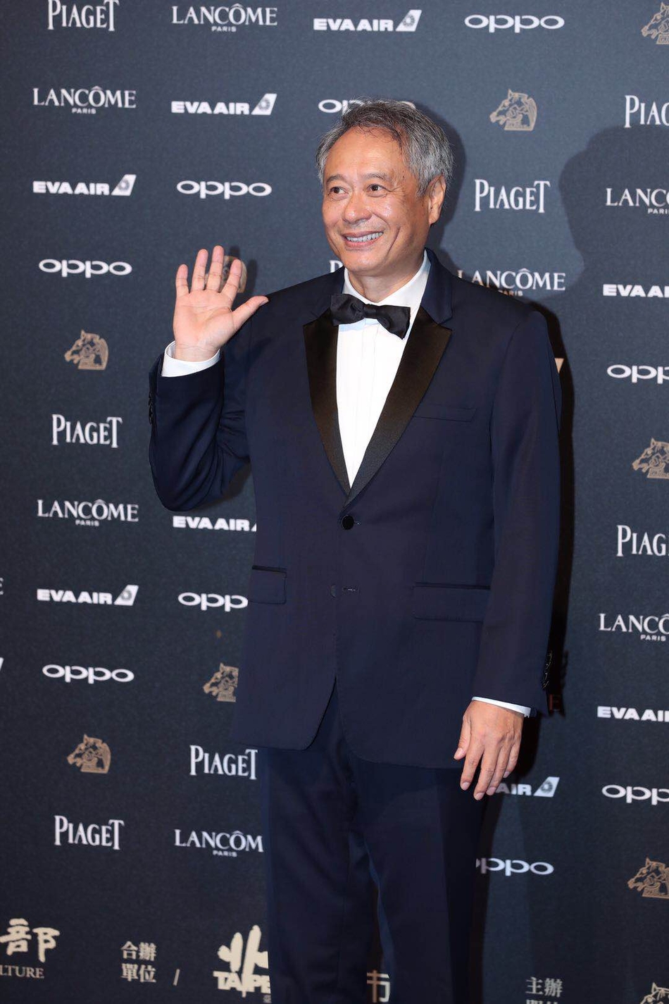 新浪娱乐讯 北京时间2017年11月25日晚，第54届台湾电影金马奖颁奖典礼在台北举行，新浪娱乐图文呈现。红毯星光闪耀，女星们争相斗性感。（宫德辉/图）