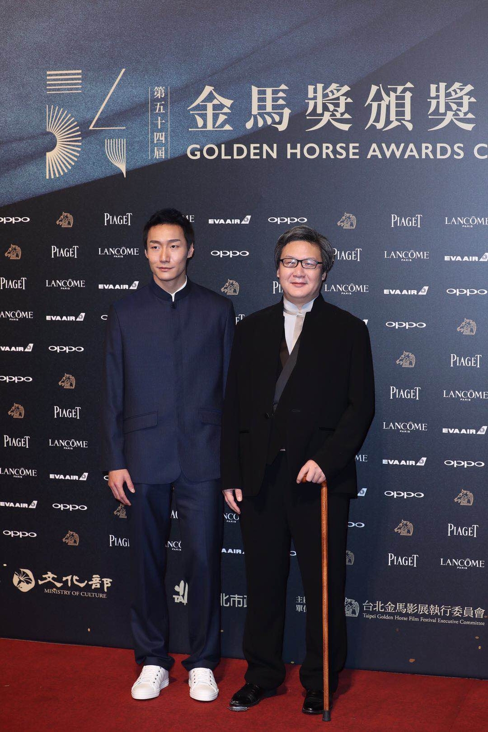 新浪娱乐讯 北京时间2017年11月25日晚，第54届台湾电影金马奖颁奖典礼在台北举行，新浪娱乐图文呈现。红毯星光闪耀，女星们争相斗性感。（宫德辉/图）