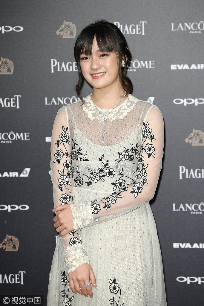 新浪娱乐讯 北京时间2017年11月25日晚，第54届台湾电影金马奖颁奖典礼在台北举行，新浪娱乐图文呈现。红毯星光闪耀，女星们争相斗性感。（图库/图）