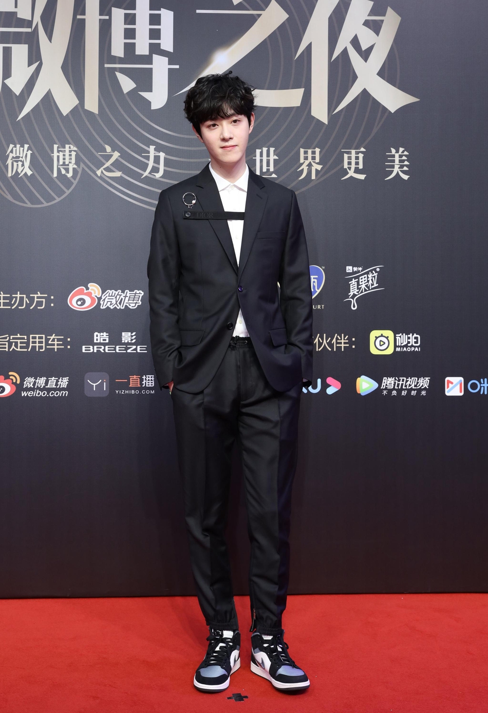 微博之夜2020完整版沈腾 65d1-imztzhm7620016.jpg