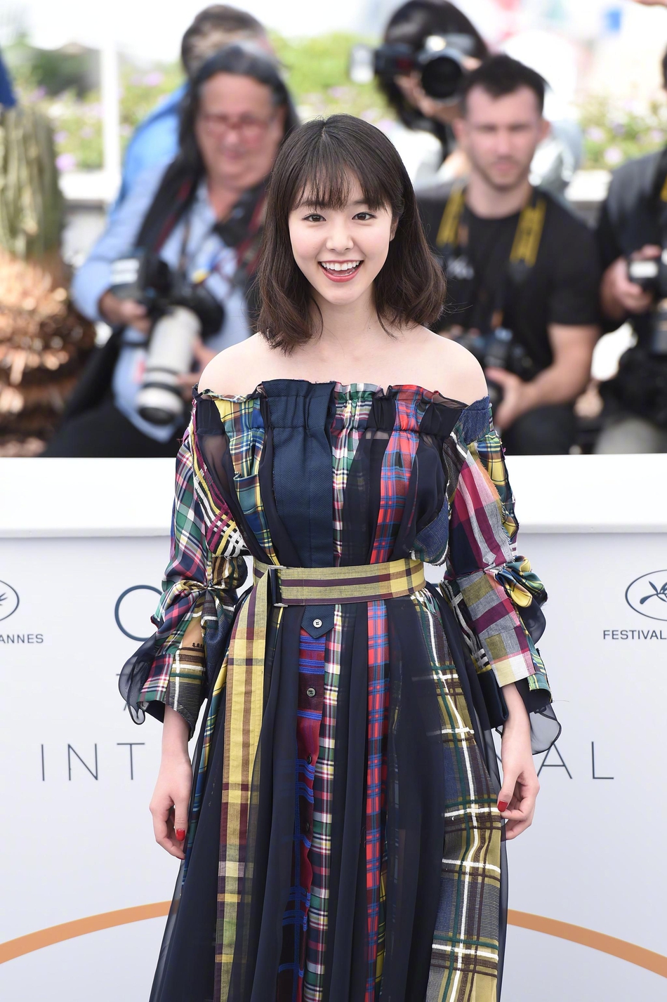 组图:《夜以继日》东出昌大帅气 唐田英里佳甜美