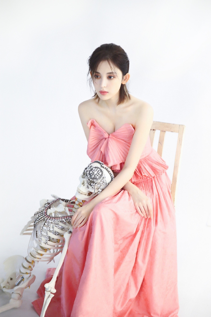 古力娜扎脱内衣服_古力娜扎凸内衣服(2)