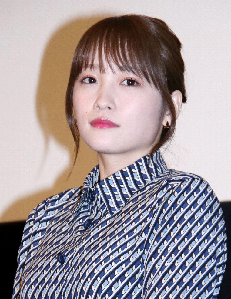 组图:川荣李奈宣布结婚怀孕后首次亮相 脚踩细高跟不受影响