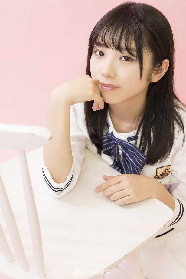 乃木坂46与田祐希写真曝光 纯白制服凸显少女清新