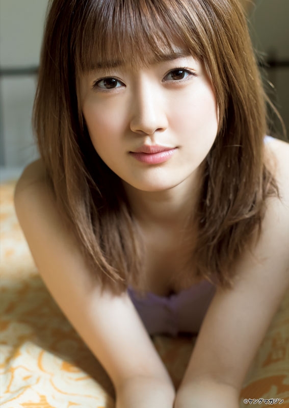 组图:乃木坂46樋口日奈上杂志 全团第一的清纯美女?