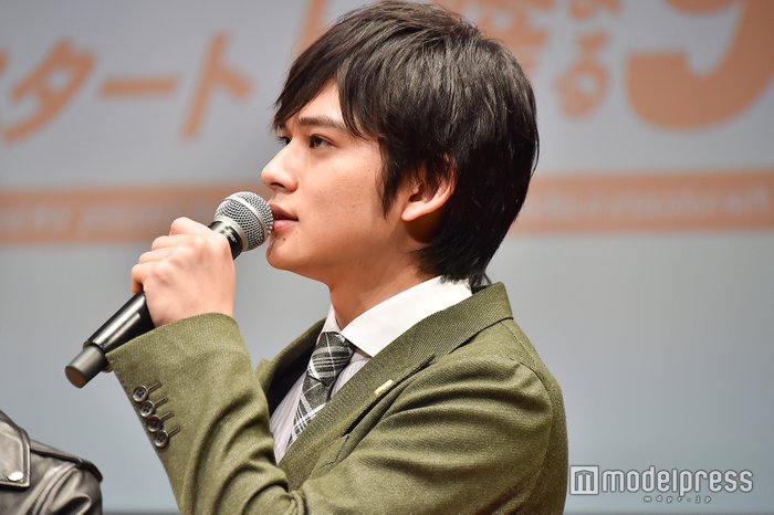 组图:北村匠海出席剧集发布会 军绿西装宛如乖乖仔