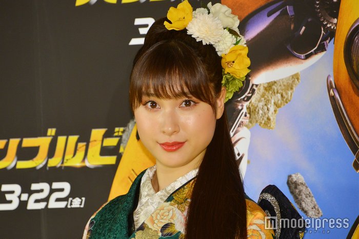 组图:土屋太凤身穿和服为电影宣传 英语交流获称赞
