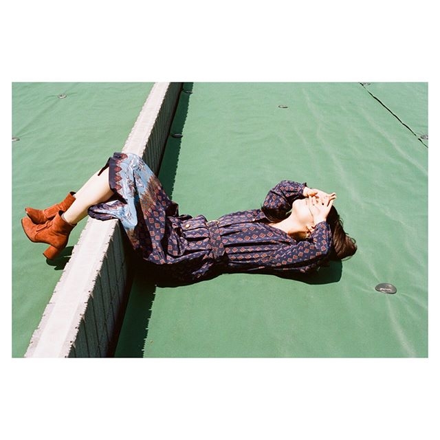 组图:演员高畑充希分享私服 复古风色调彰显淑