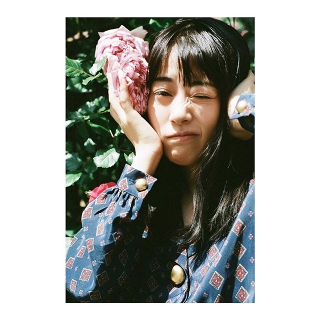 组图:演员高畑充希分享私服 复古风色调彰显淑