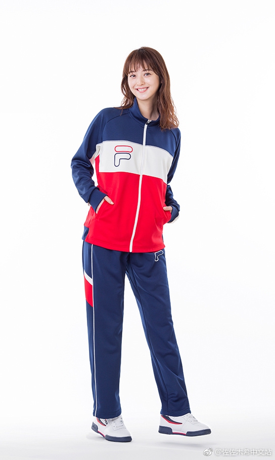 组图:佐佐木希代言运动品牌 笑容阳光有活力