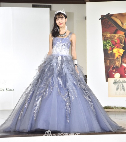 妮可婚纱_妮可基德曼婚纱