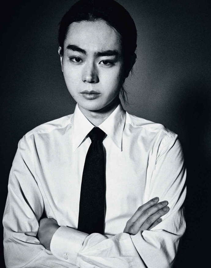 组图:菅田将晖年度最佳杂志图出炉 露额头扎小辫气场足