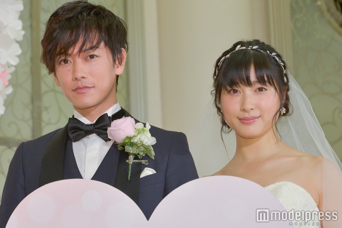 土屋太凤穿婚纱宣传新片现场大方谈理想结婚对象