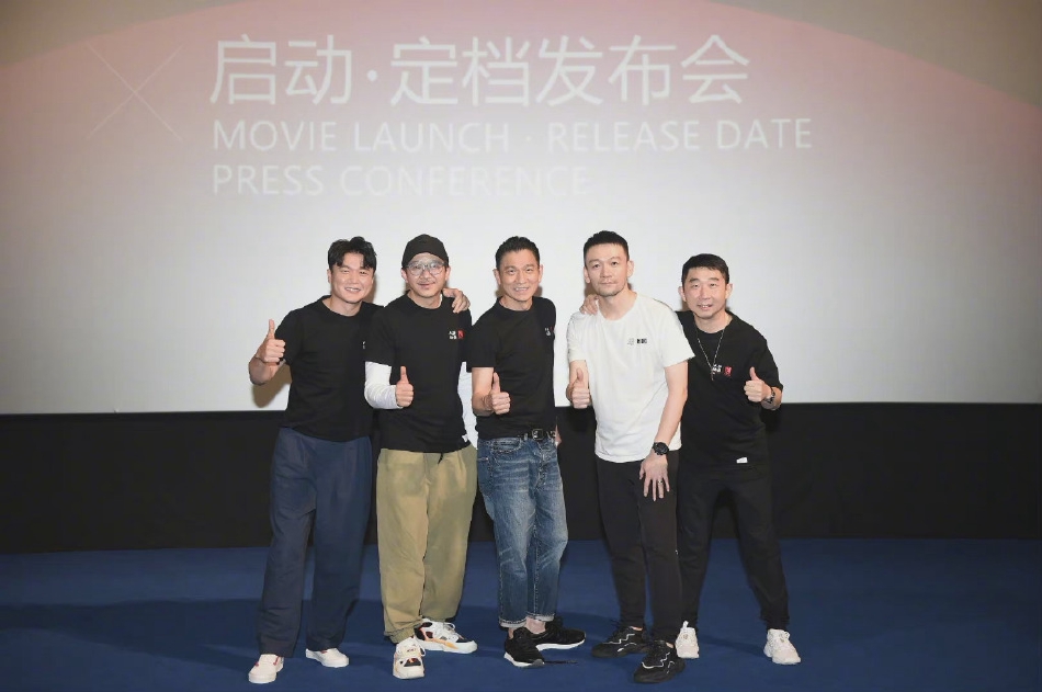 组图：吴京晒《流浪地球2》片场照 已定档2023年春节上映_4