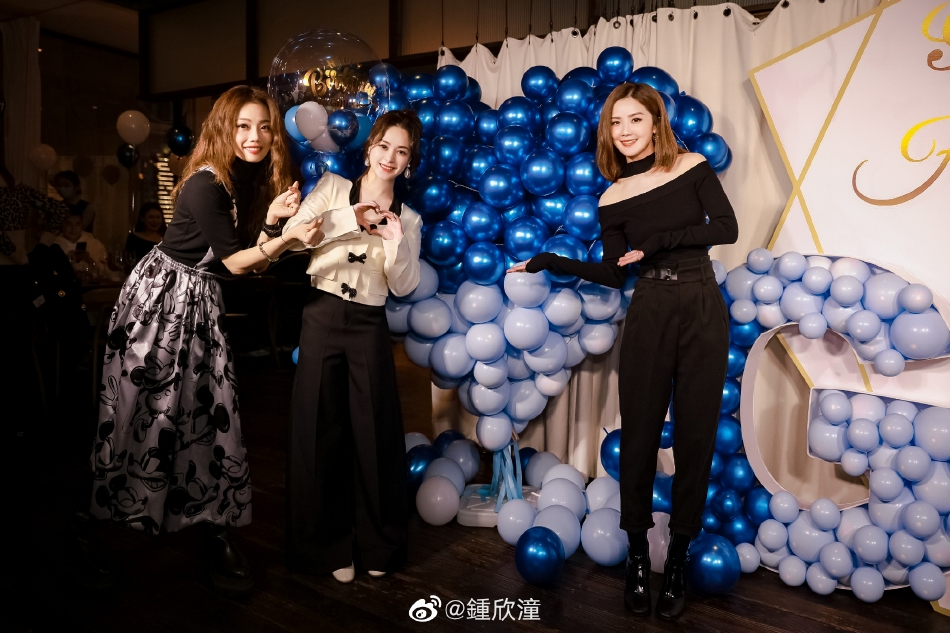 组图：阿娇晒图庆生 阿Sa容祖儿Selina郑希怡霍汶希亮相生日聚会_4