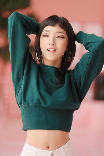 组图:周冬雨大片网友直呼像yamy 都是小眼睛女孩你觉得像吗