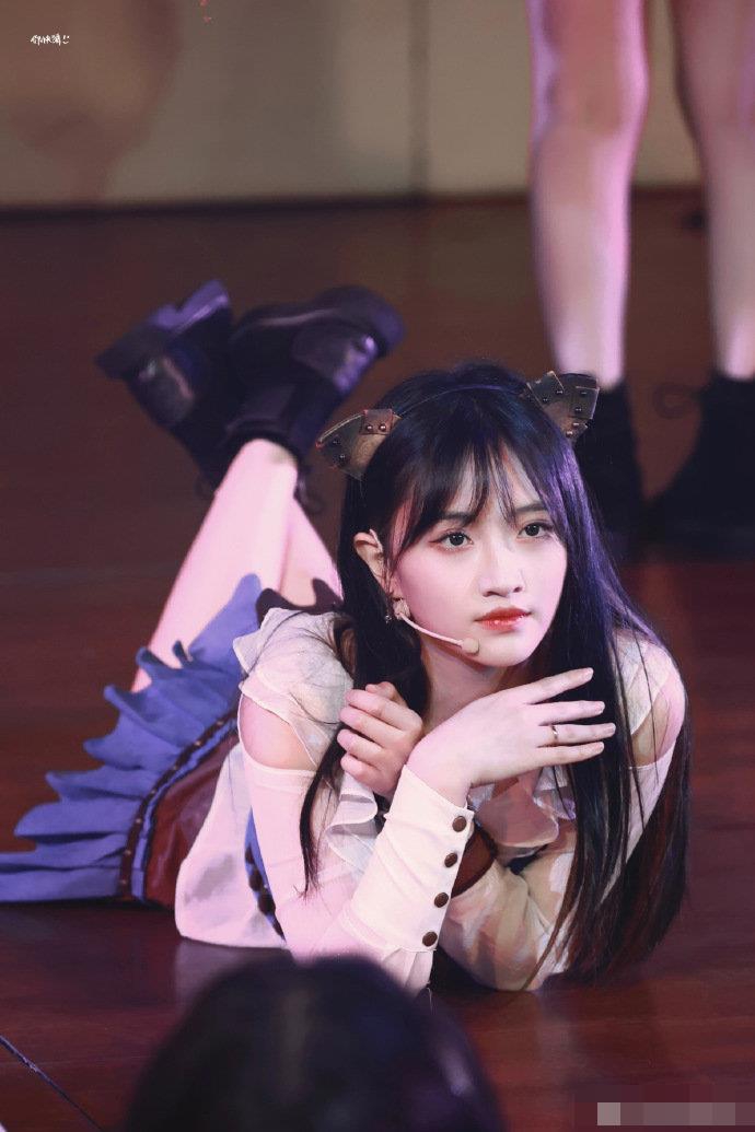 组图:snh48成员费沁源曝父亲近日去世 因状态不好向粉丝道歉