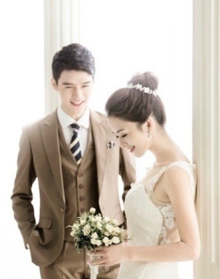 八组合婚纱照的挂法图_婚纱照三组合挂法图片(3)