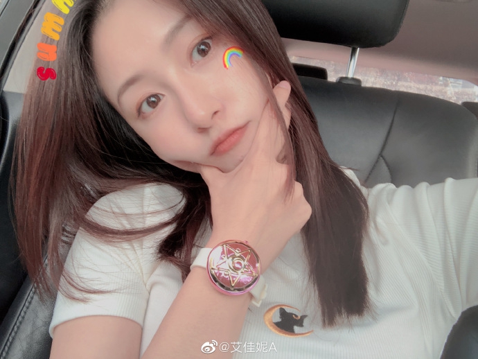  王彦霖女友艾佳妮私照短发清纯长发温婉 