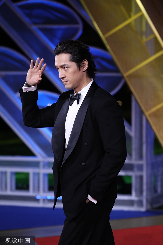 [奇趣网]回忆杀！《仙剑3》胡歌霍建华刘诗诗袁弘金鸡奖同框