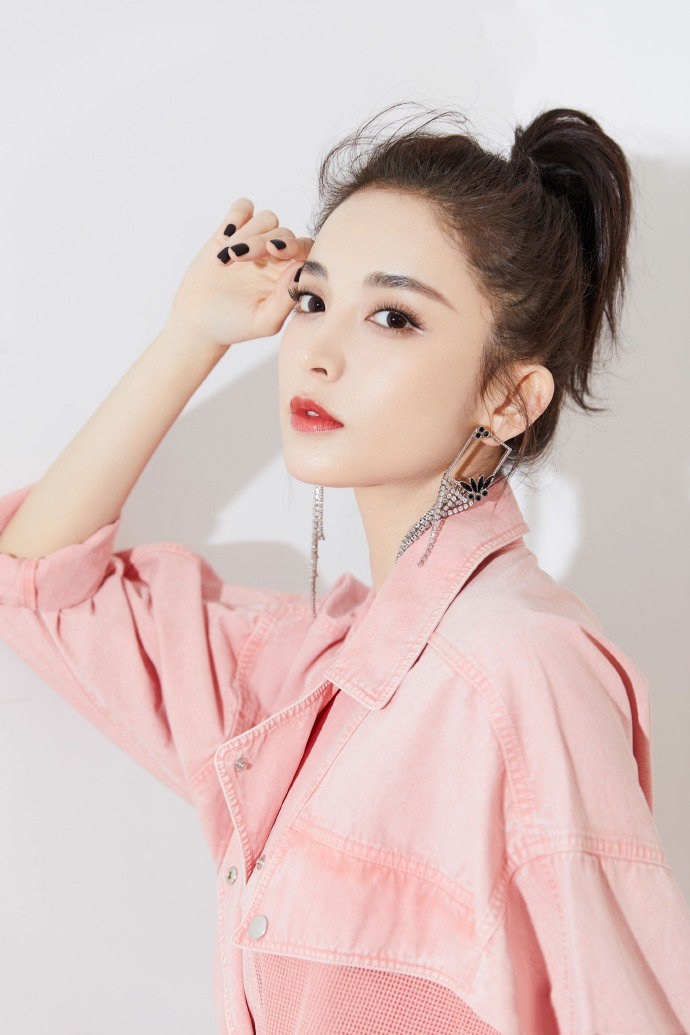 娜扎孟美岐等5名小花撞衫 各有风姿谁能艳压群芳？