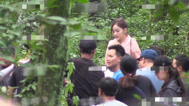 组图：《斗罗大陆》曝路透 肖战显落魄吴宣仪麻花辫清纯可爱